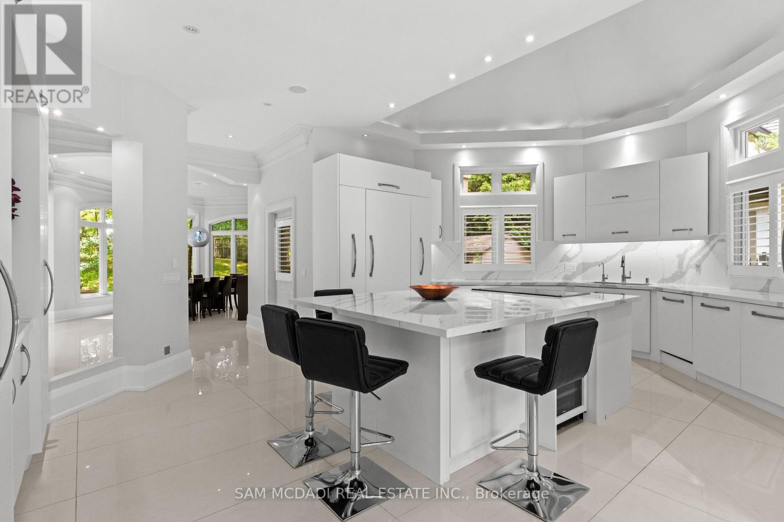 2014 Heartwood Court, Mississauga, Ontario  L5C 4P7 - Photo 9 - W13553166