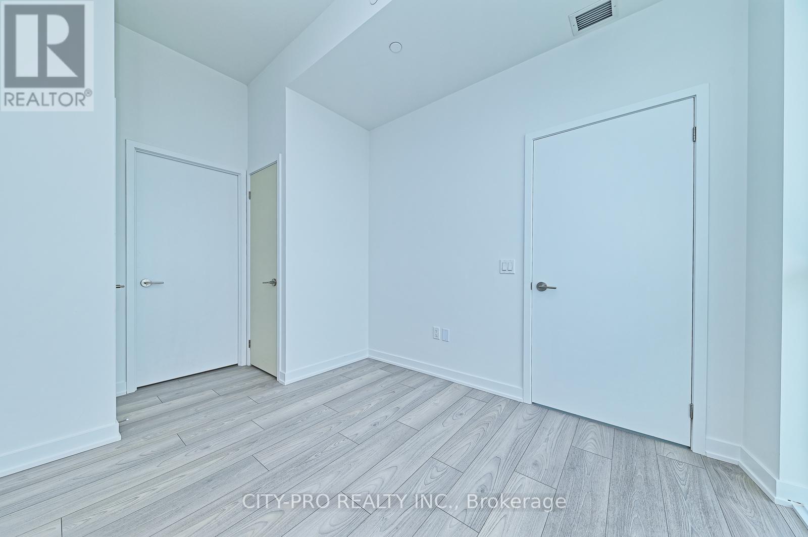 3111 - 1 Fairview Rd E Road E, Mississauga, Ontario  L5A 0B4 - Photo 16 - W13553226