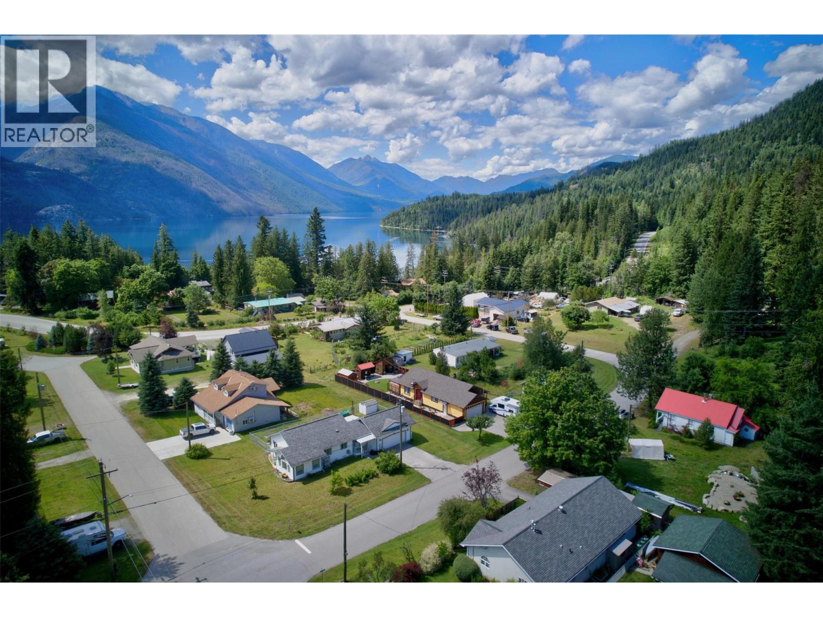 626 10TH Avenue, New Denver, British Columbia