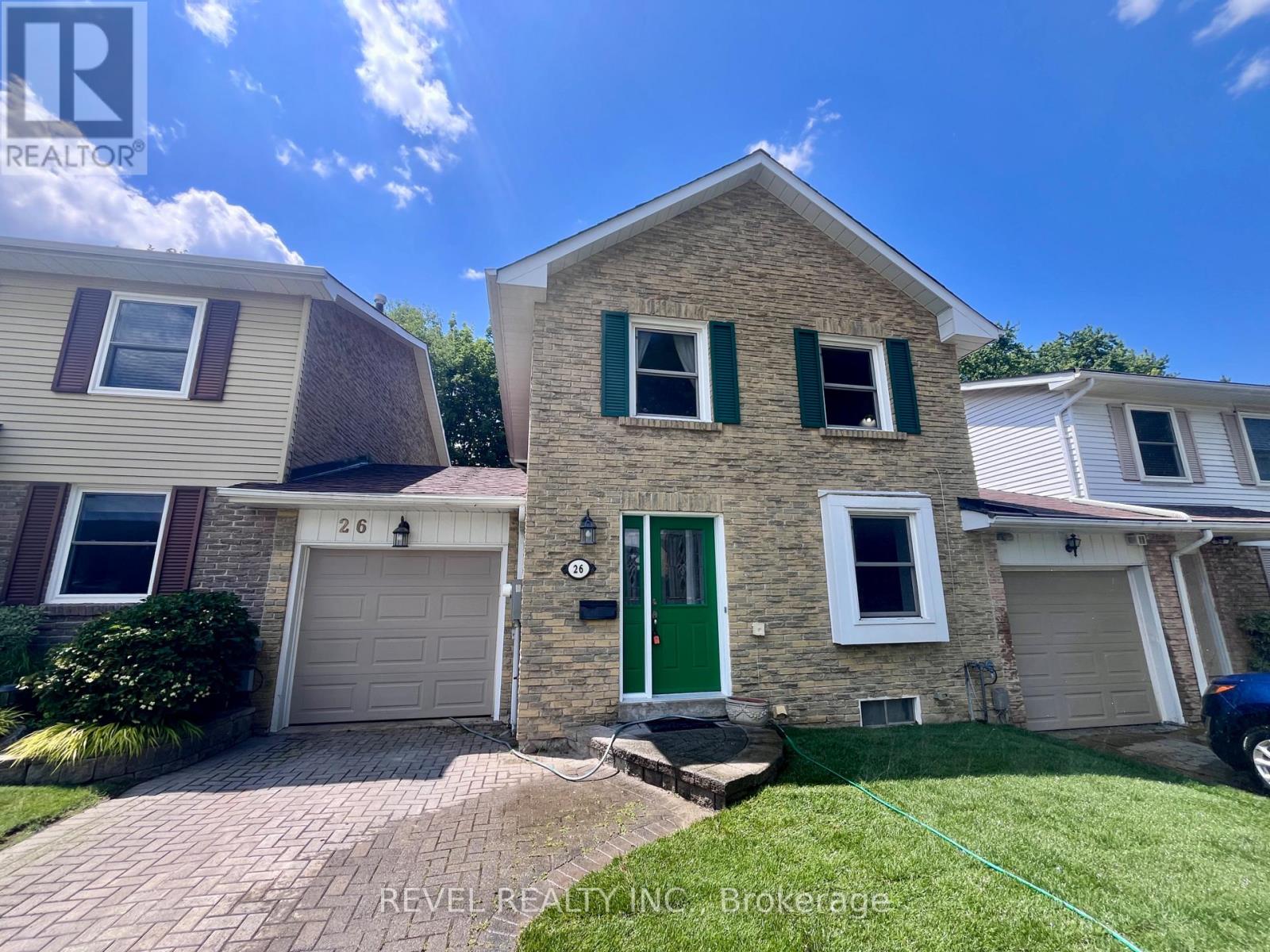 26 PARKLAND COURT, Aurora, Ontario