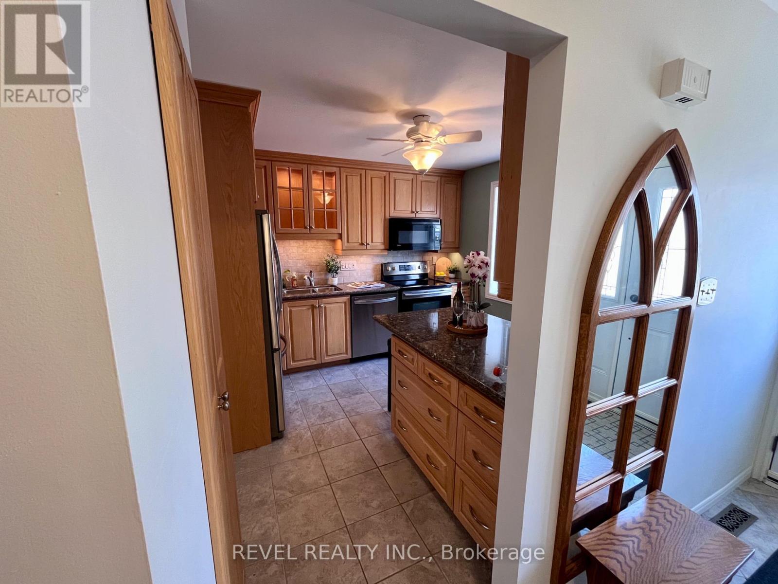 26 Parkland Court, Aurora, Ontario  L4G 3M6 - Photo 9 - N13539586