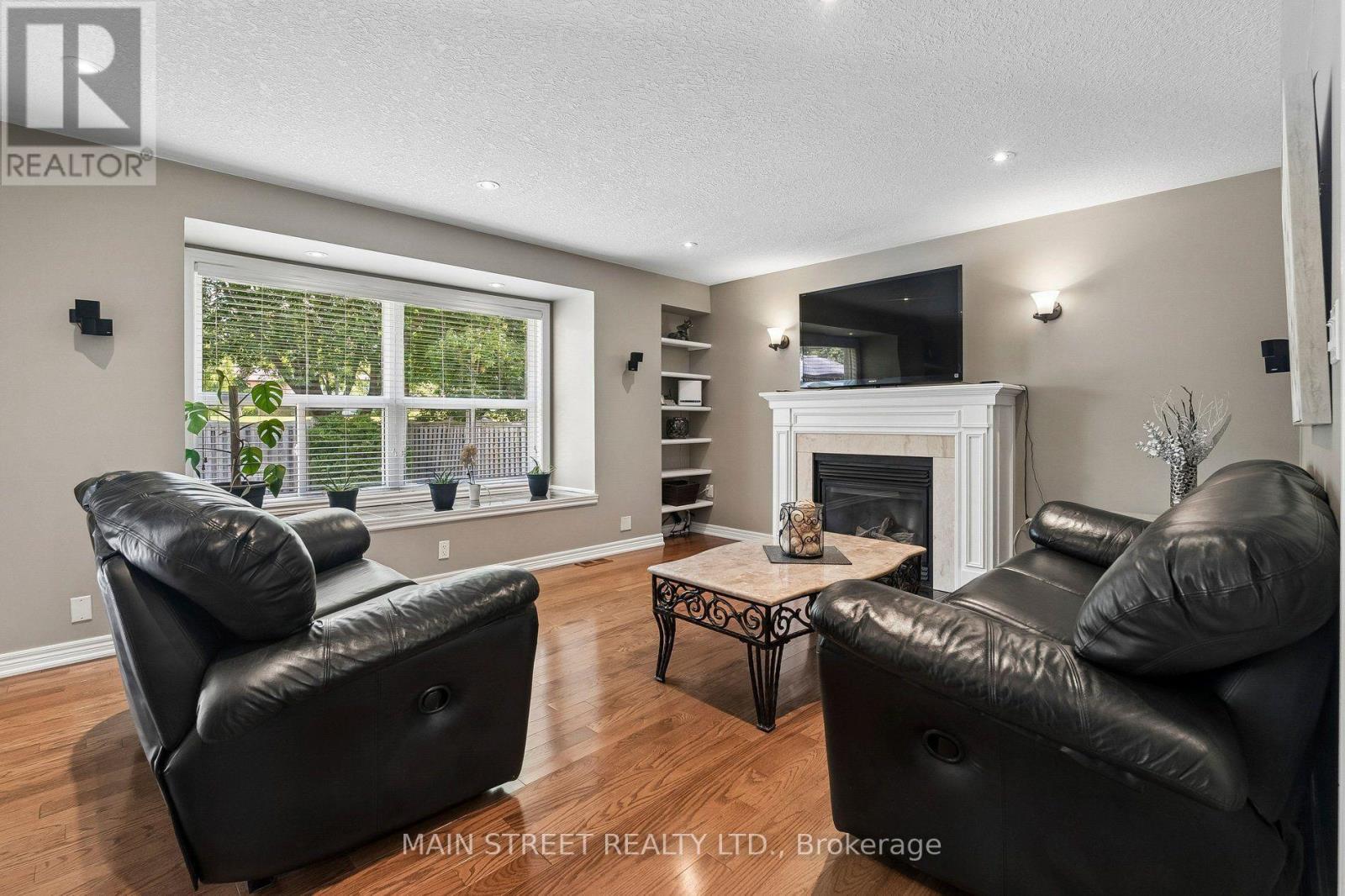 33 Highcastle Avenue, Georgina, Ontario  L4P 4B4 - Photo 5 - N13551380