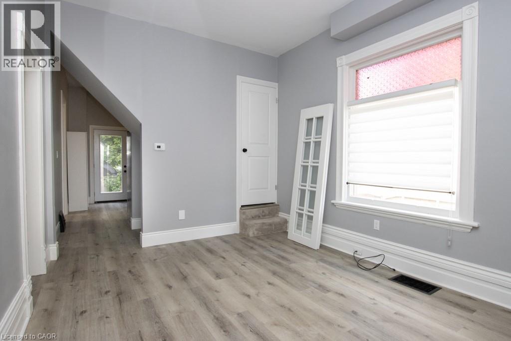 19 KITCHENER Avenue Unit# 1 - Photo 11