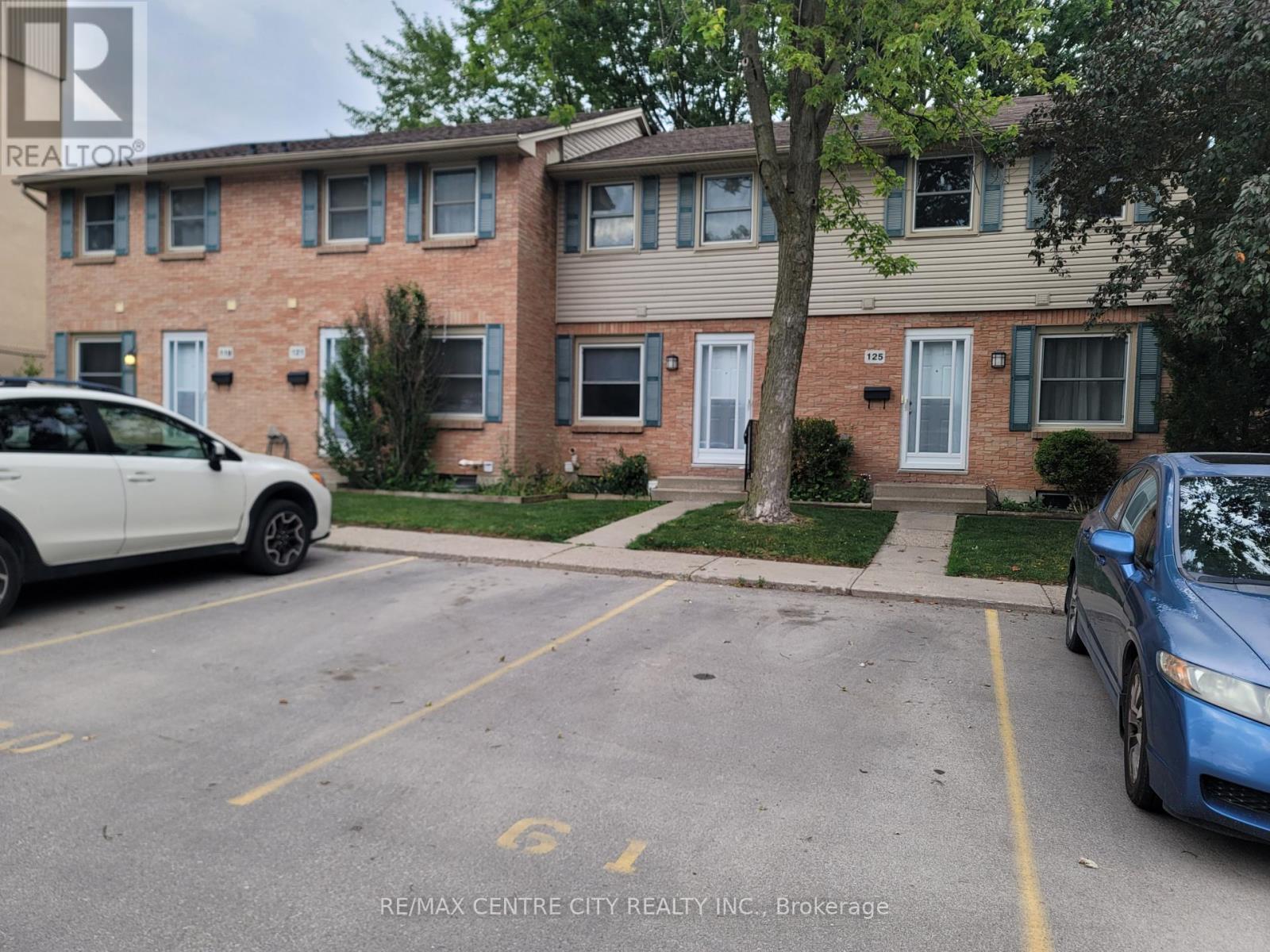 1247 HURON STREET, London East (East C)
