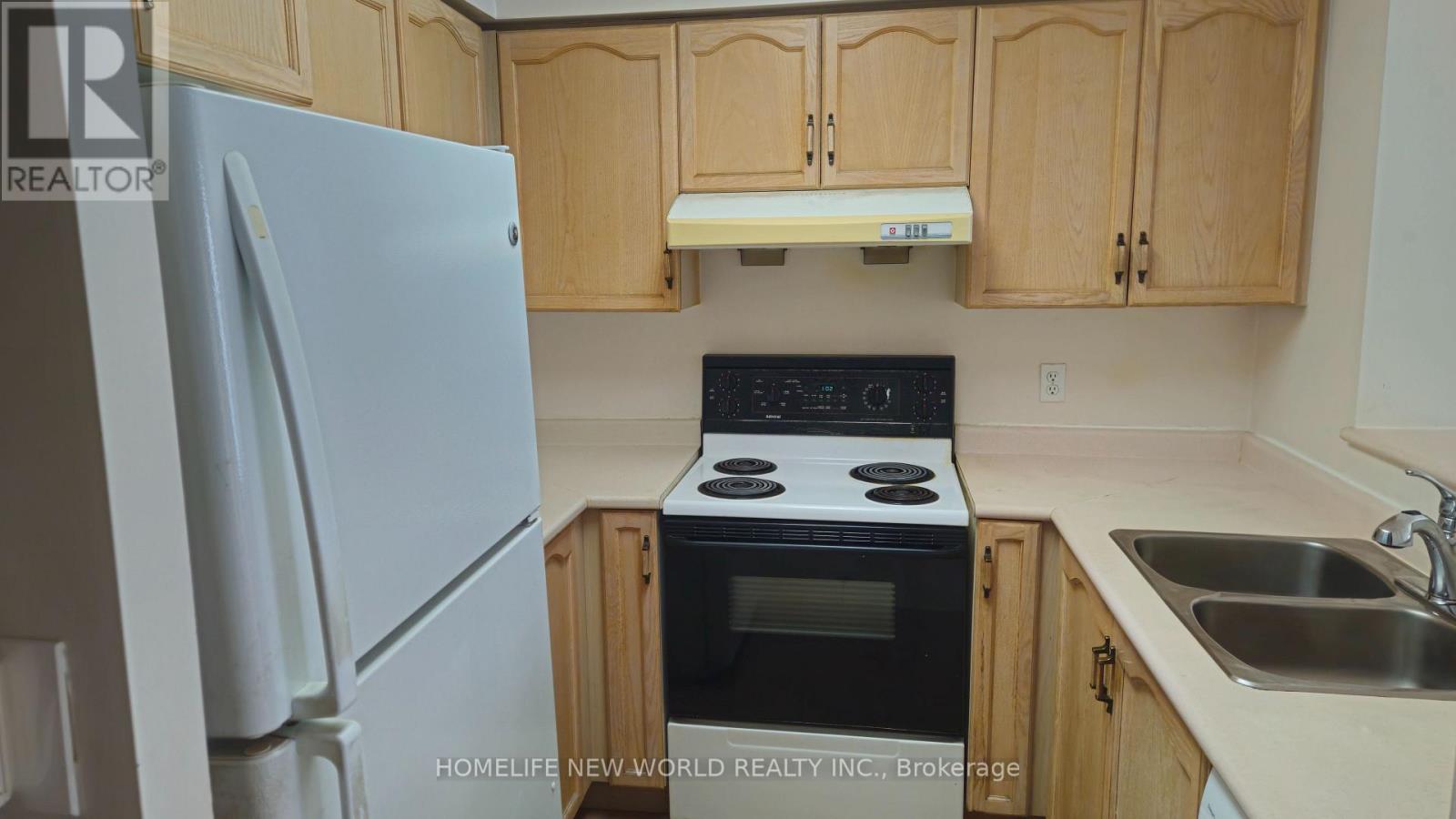 1010 - 28 Pemberton Avenue, Toronto, Ontario  M2M 4L1 - Photo 2 - C13553332