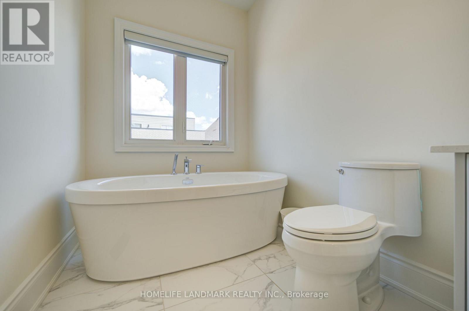 Main & 2nd Floor - 35 Red Giant Street, Richmond Hill, Ontario  L4C 4Y4 - Photo 35 - N13553326