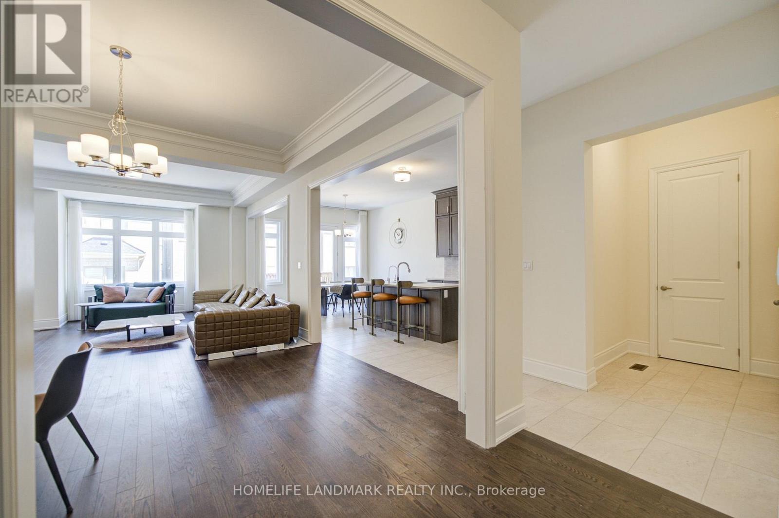 Main & 2nd Floor - 35 Red Giant Street, Richmond Hill, Ontario  L4C 4Y4 - Photo 5 - N13553326