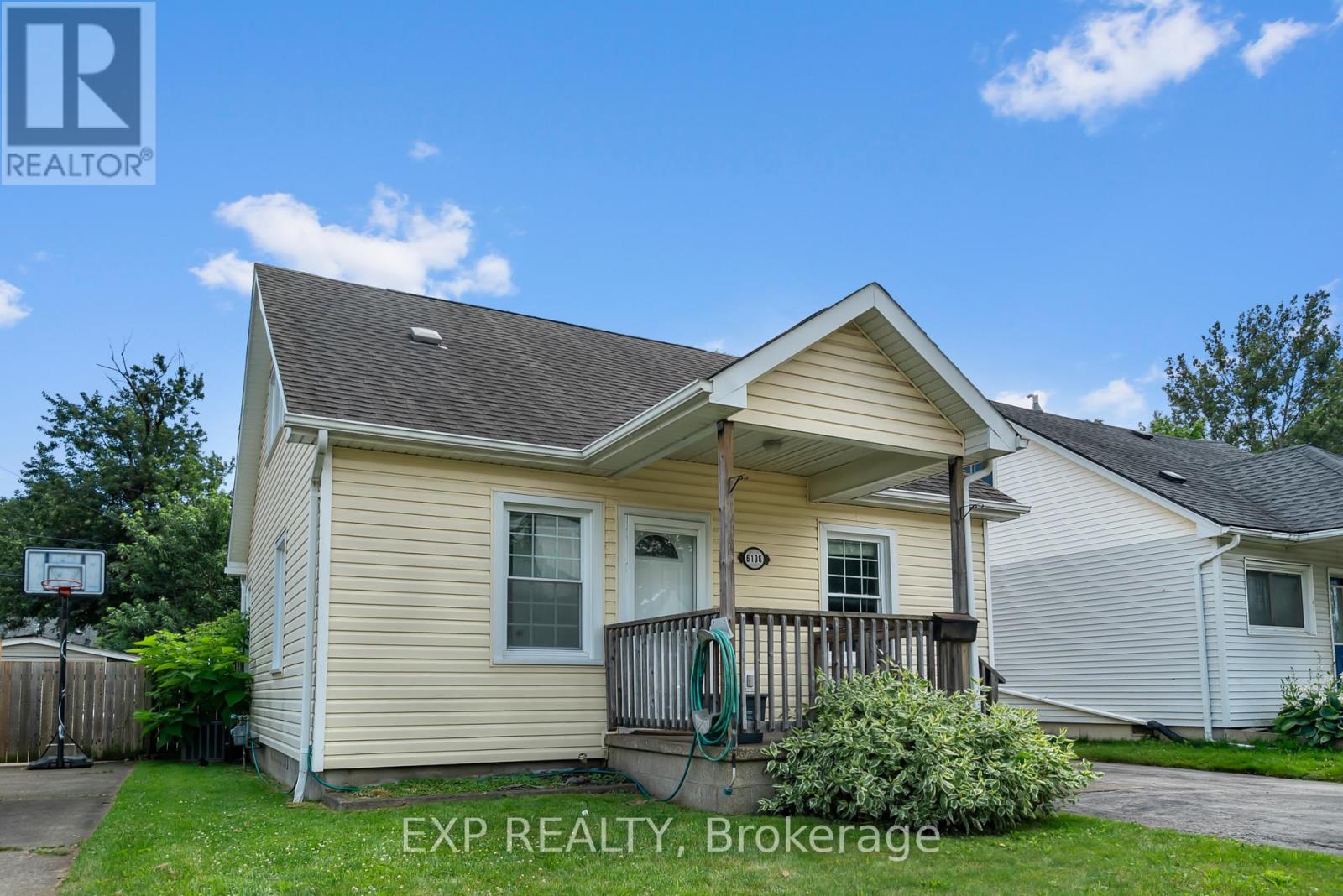 6136 Churchill Street, Niagara Falls, Ontario  L2G 2X3 - Photo 3 - X13553460