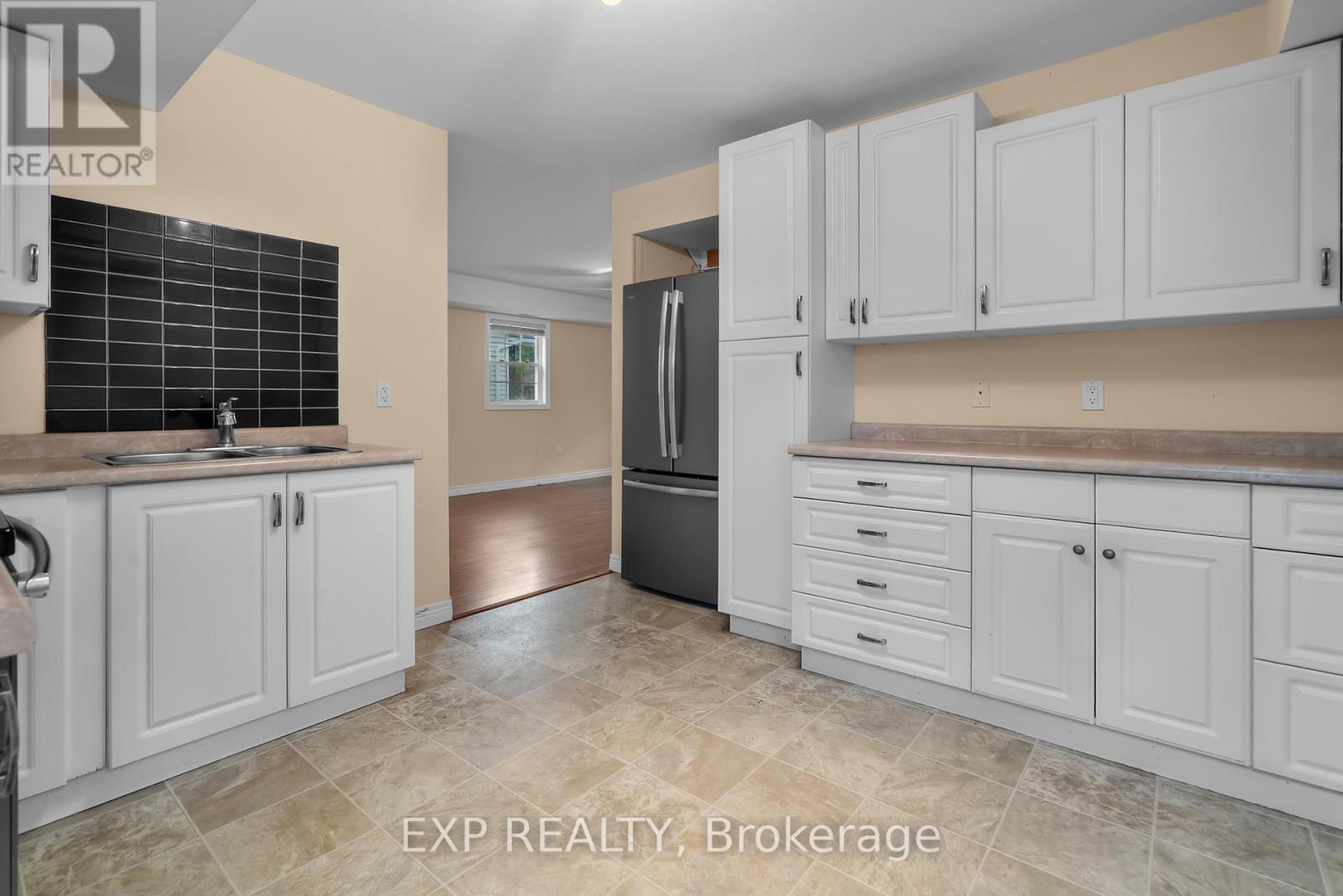 6136 Churchill Street, Niagara Falls, Ontario  L2G 2X3 - Photo 9 - X13553460