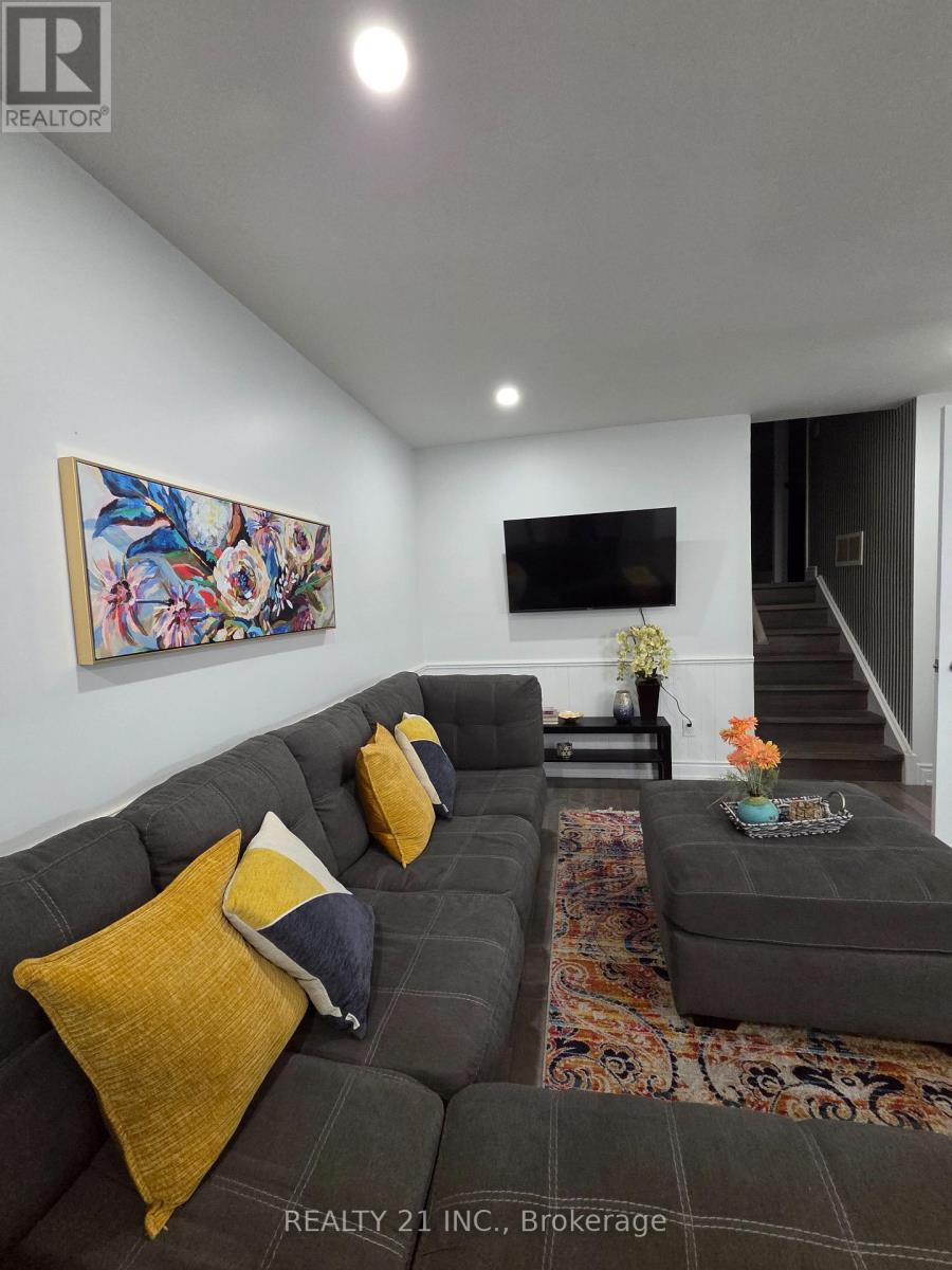 Upper - 32 Lionhead Trail, Toronto, Ontario  M1B 2J6 - Photo 19 - E13553448