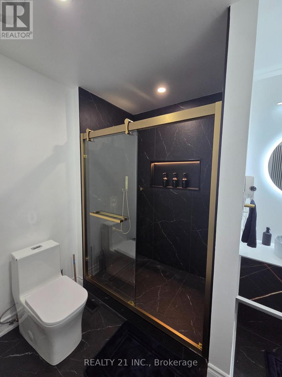 Upper - 32 Lionhead Trail, Toronto, Ontario  M1B 2J6 - Photo 3 - E13553448