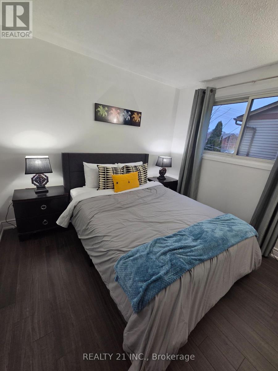Upper - 32 Lionhead Trail, Toronto, Ontario  M1B 2J6 - Photo 8 - E13553448