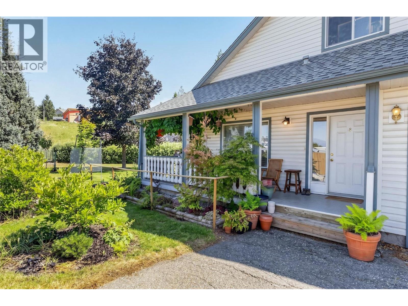 1910 Kelowna Crescent N Unit# B, Cranbrook, British Columbia  V1C 6R3 - Photo 4 - 10394399
