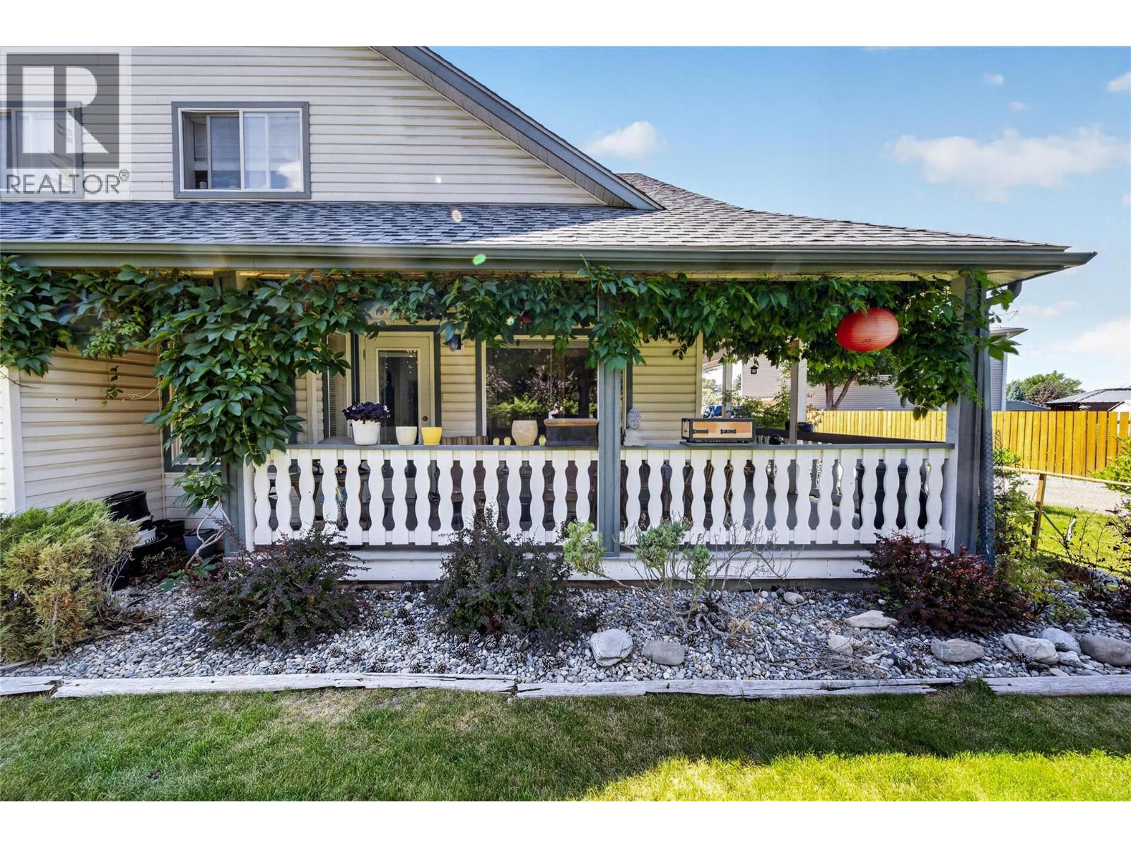 1910 Kelowna Crescent N Unit# B, Cranbrook, British Columbia  V1C 6R3 - Photo 1 - 10394399