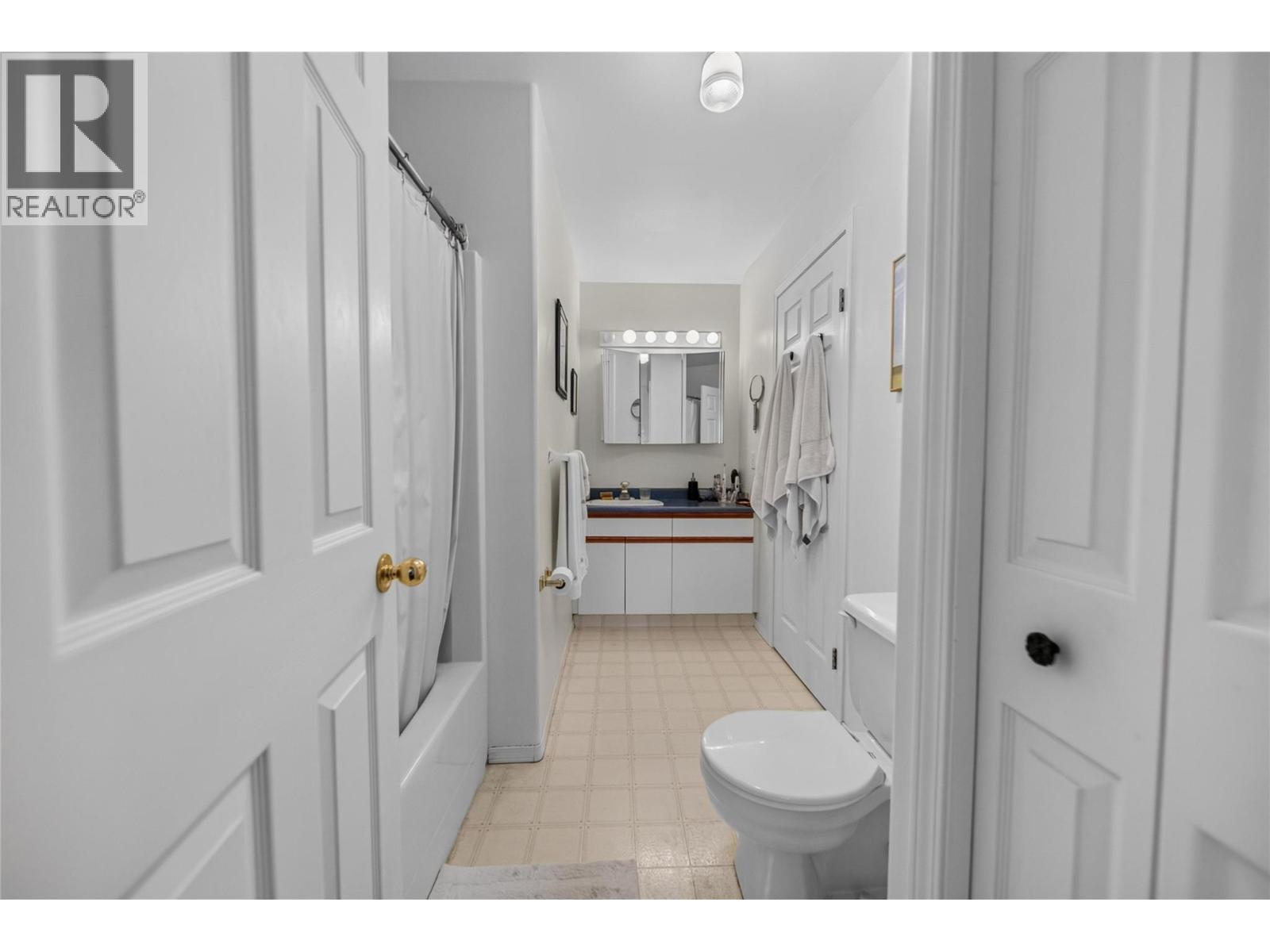 1910 Kelowna Crescent N Unit# B, Cranbrook, British Columbia  V1C 6R3 - Photo 25 - 10394399
