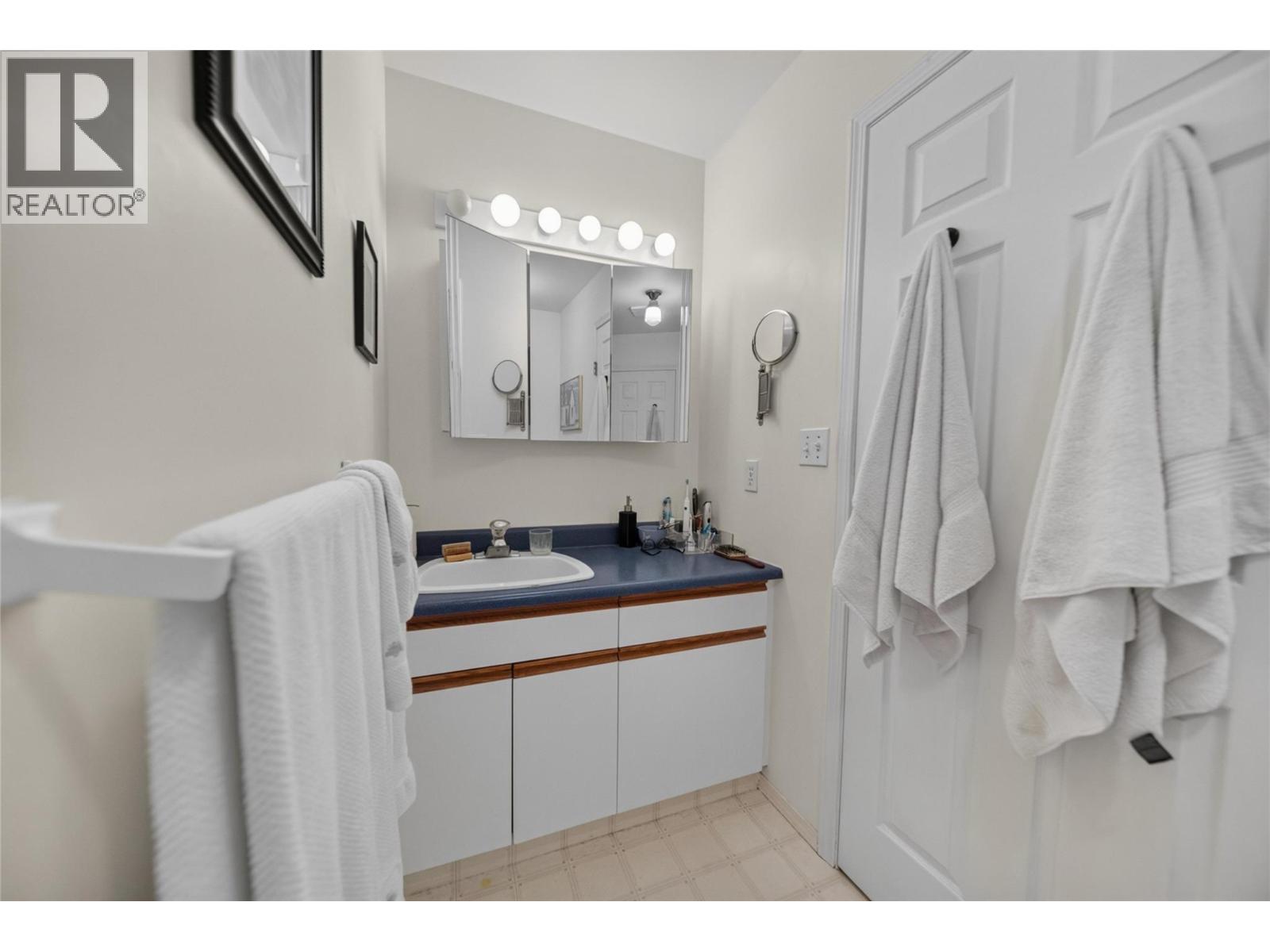 1910 Kelowna Crescent N Unit# B, Cranbrook, British Columbia  V1C 6R3 - Photo 26 - 10394399