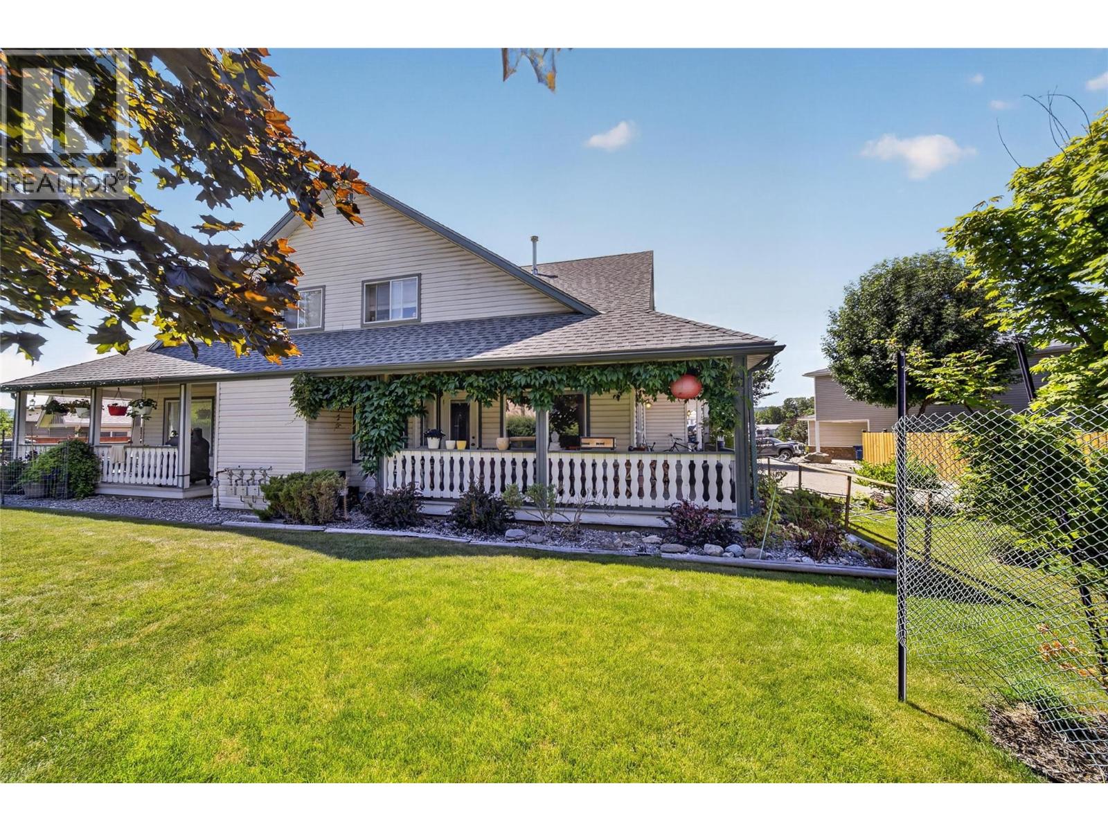 1910 Kelowna Crescent N Unit# B, Cranbrook, British Columbia  V1C 6R3 - Photo 2 - 10394399