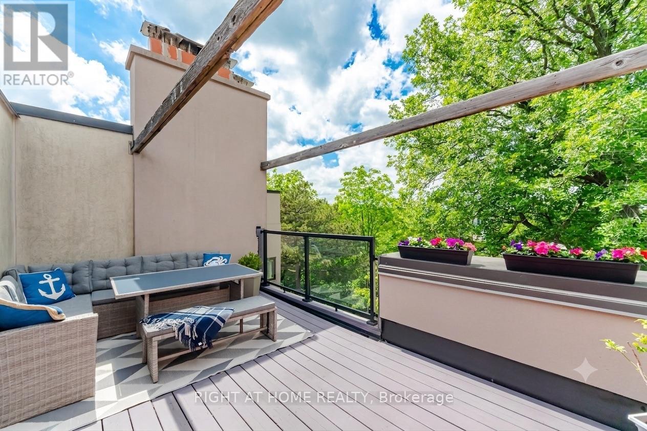 8 - 24 REID DRIVE, Mississauga (Streetsville)