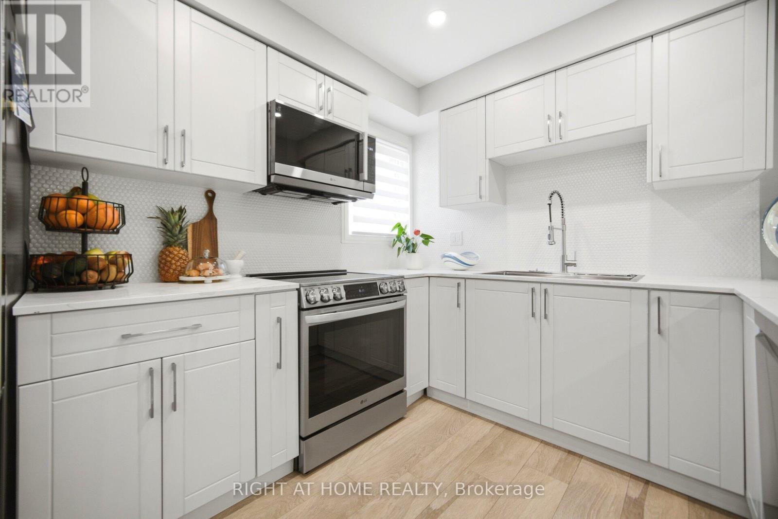 8 - 24 Reid Drive, Mississauga, Ontario  L5M 2A6 - Photo 3 - W13439572