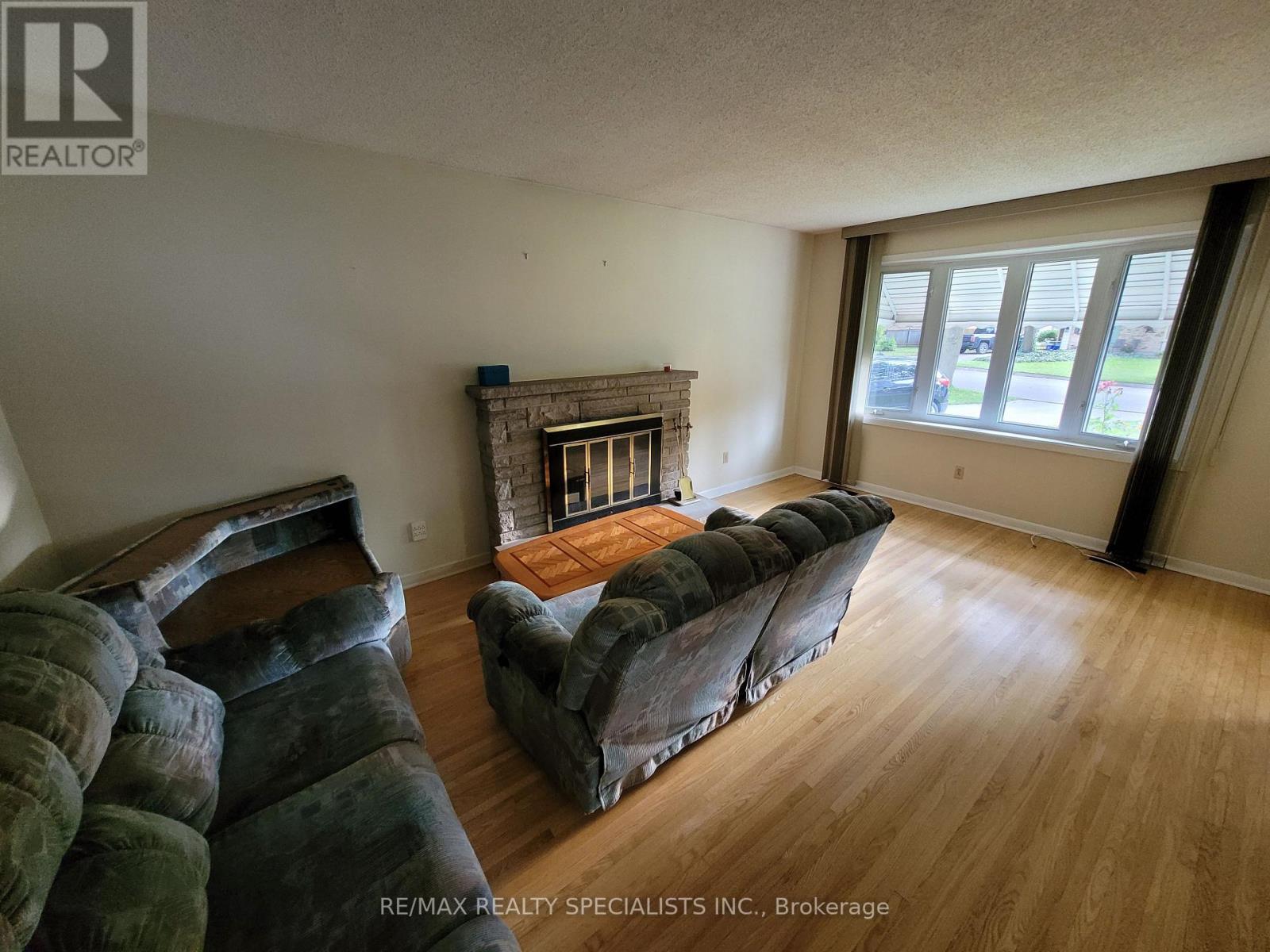 27 Toulon Crescent, London East, Ontario N5V 1J4 - Photo 4 - X13553486