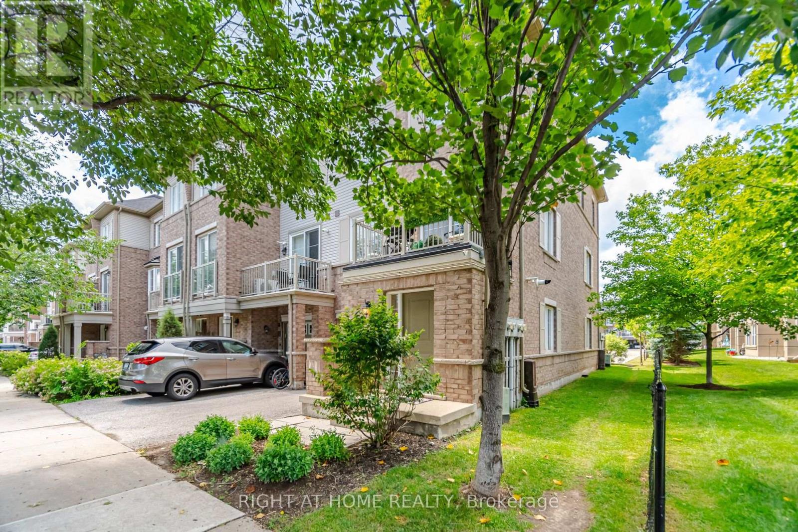 153 - 165 Hampshire Way S, Milton, Ontario  L9T 8M7 - Photo 2 - W13553550