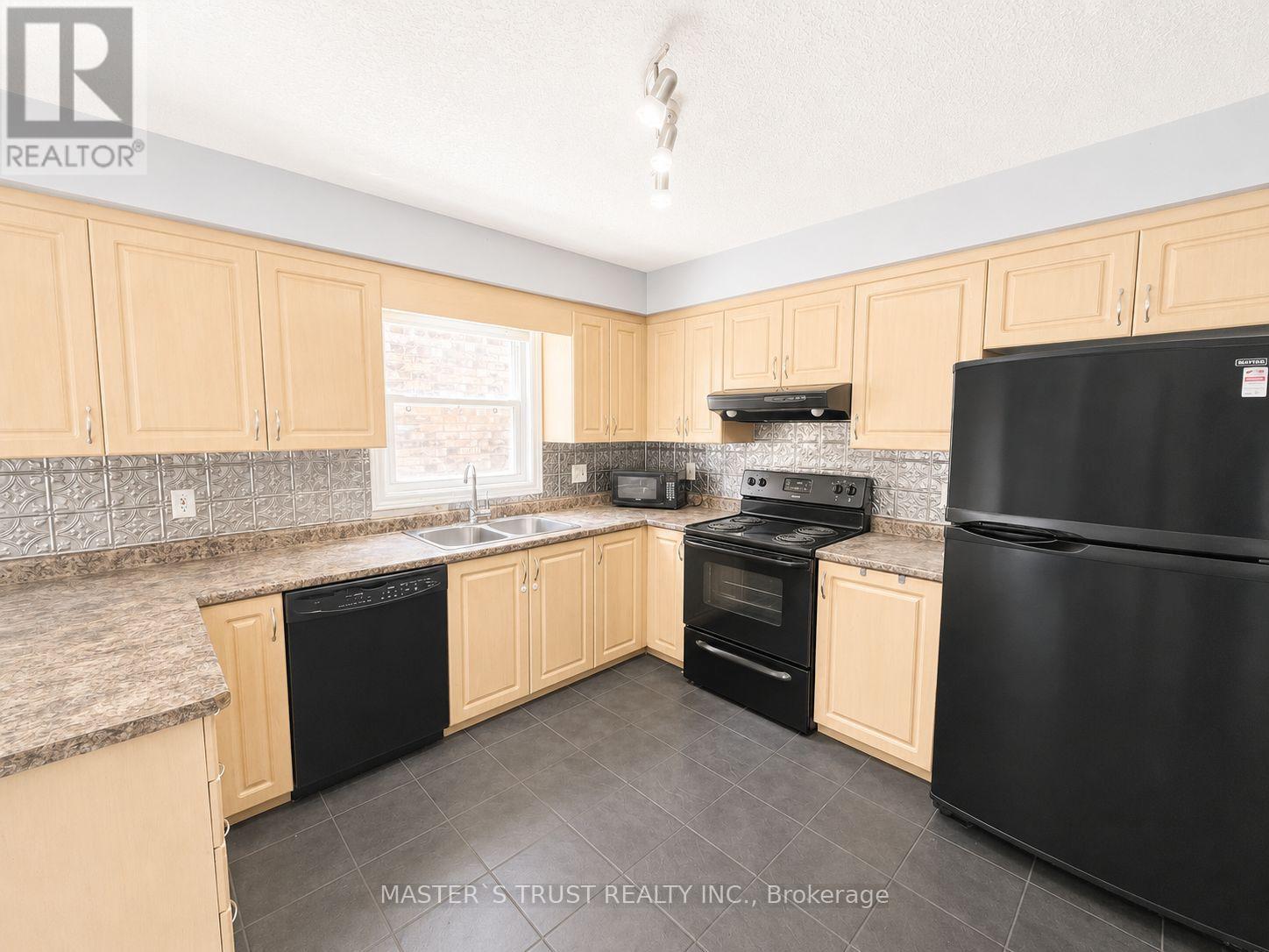 256 Bridlewreath Street, Kitchener, Ontario  N2E 4B4 - Photo 3 - X13482796