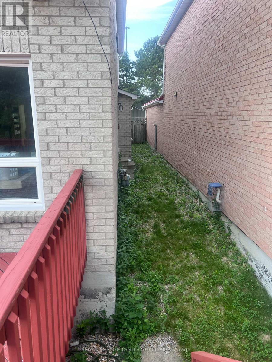 101 Orleans Drive, Toronto, Ontario M1C 4Y3 - Photo 4 - E13553572