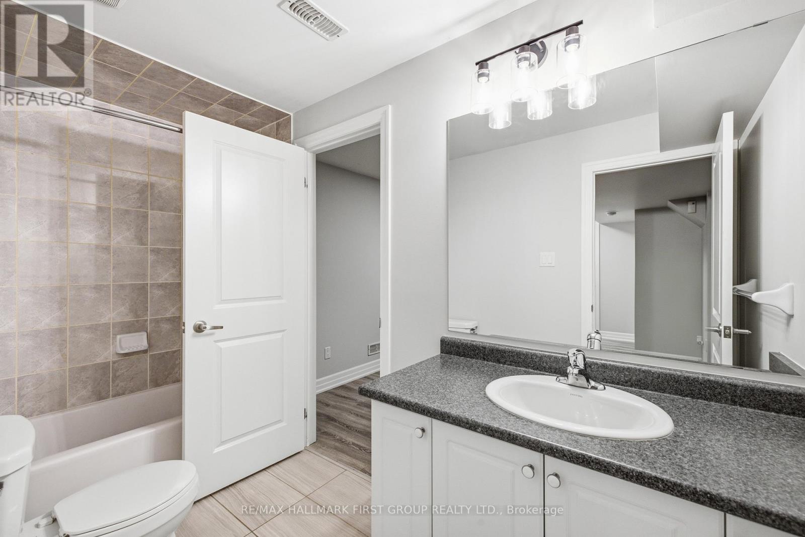 527 Halo Street, Oshawa, Ontario  L1L 0H9 - Photo 11 - E13553592