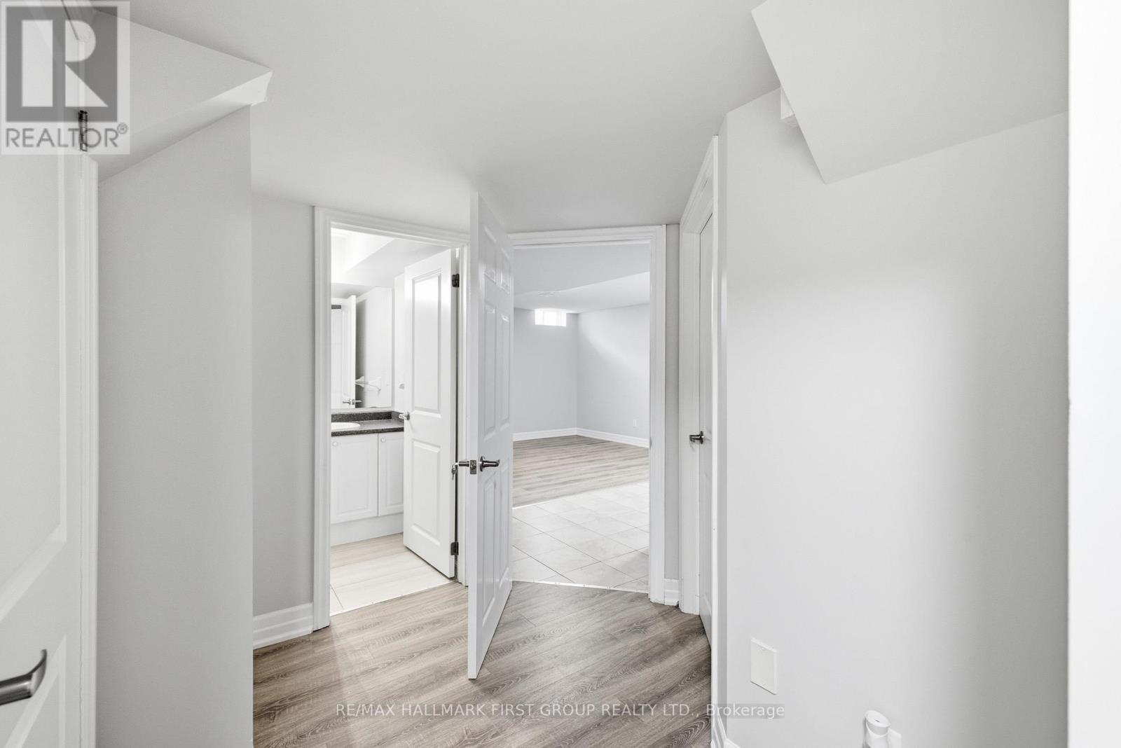 527 Halo Street, Oshawa, Ontario  L1L 0H9 - Photo 4 - E13553592