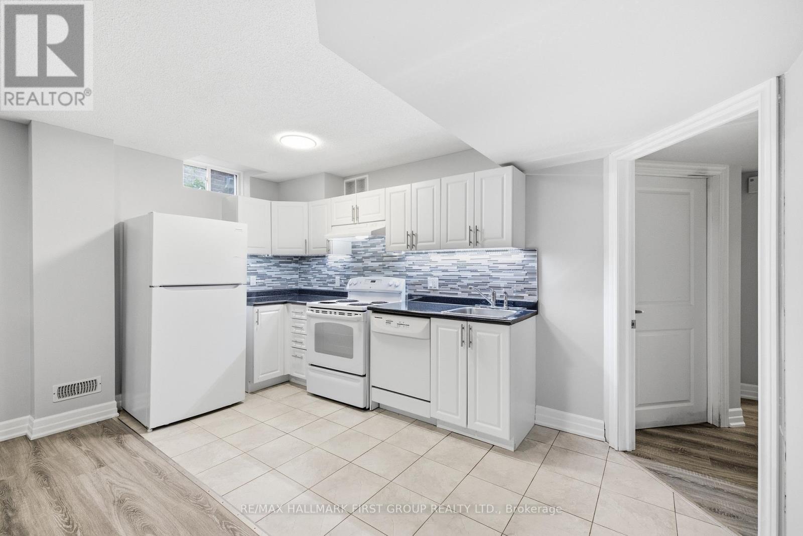 527 Halo Street, Oshawa, Ontario  L1L 0H9 - Photo 6 - E13553592