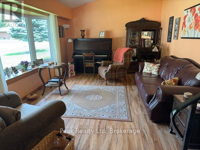 31 Lawrence Avenue W, Minto, Ontario  N0G 1Z0 - Photo 2 - X13549700