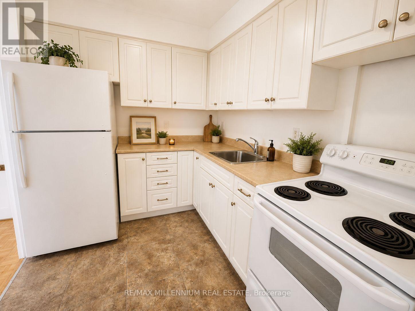 1601 - 250 Frederick Street, Kitchener, Ontario  N2H 2N1 - Photo 2 - X13553598