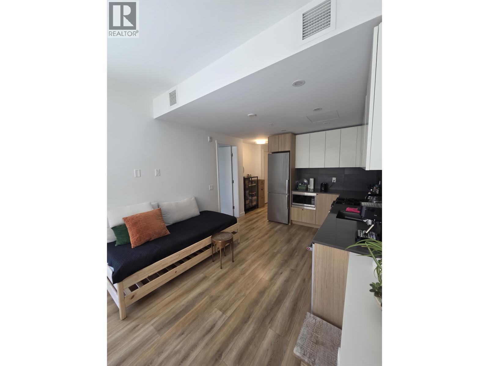 302 648 LEA AVENUE — photo 3