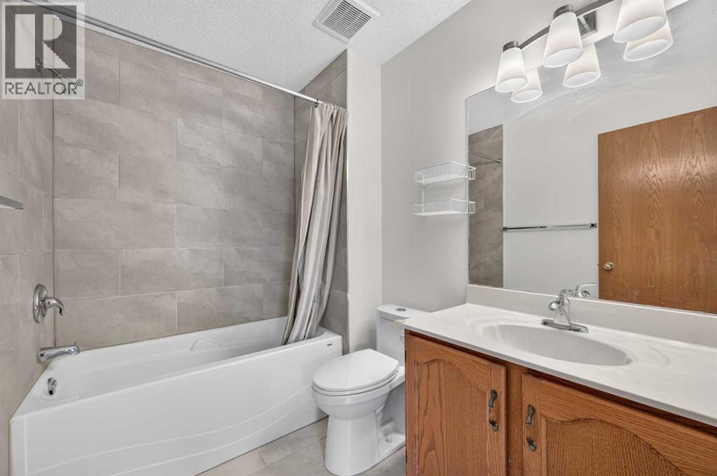 76 Hawkmount Close NW, Calgary, Alberta  T3G 3Z5 - Photo 16 - A2318255