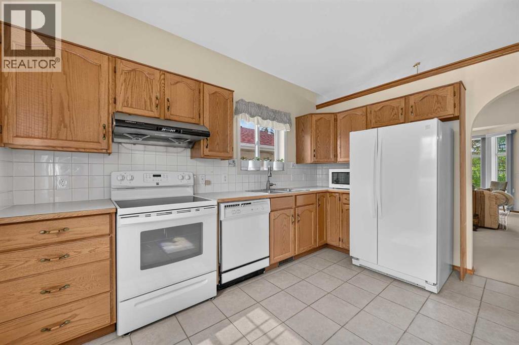 76 Hawkmount Close NW, Calgary, Alberta  T3G 3Z5 - Photo 9 - A2318255
