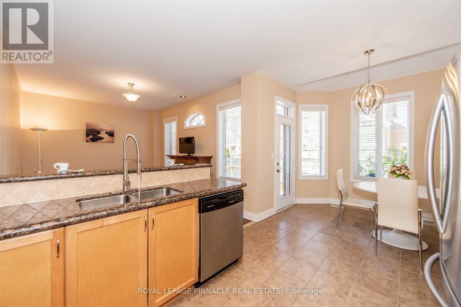 3347 Whilabout Terrace, Oakville, Ontario  L6L 0A8 - Photo 4 - W13553644
