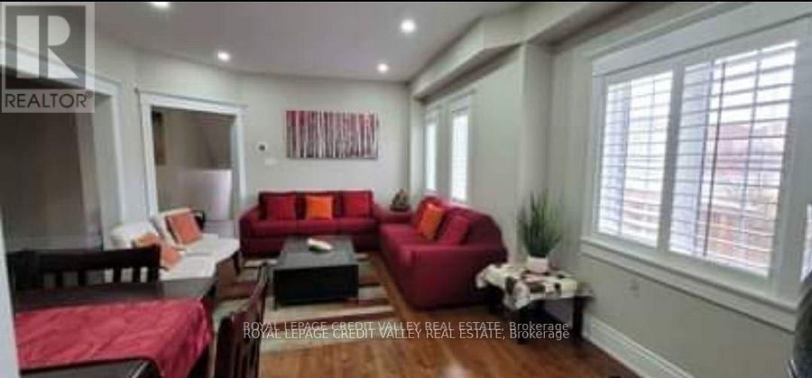 31 Crown Victoria Dr Drive W, Brampton, Ontario  L7A 3C6 - Photo 3 - W13553674
