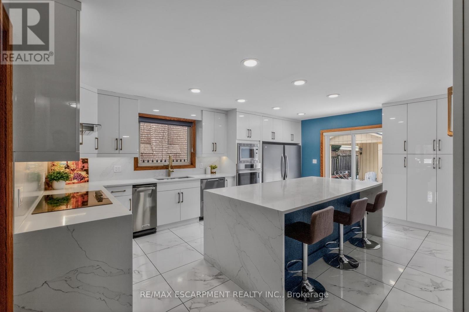 41 CANDOR CRESCENT, Hamilton, Ontario