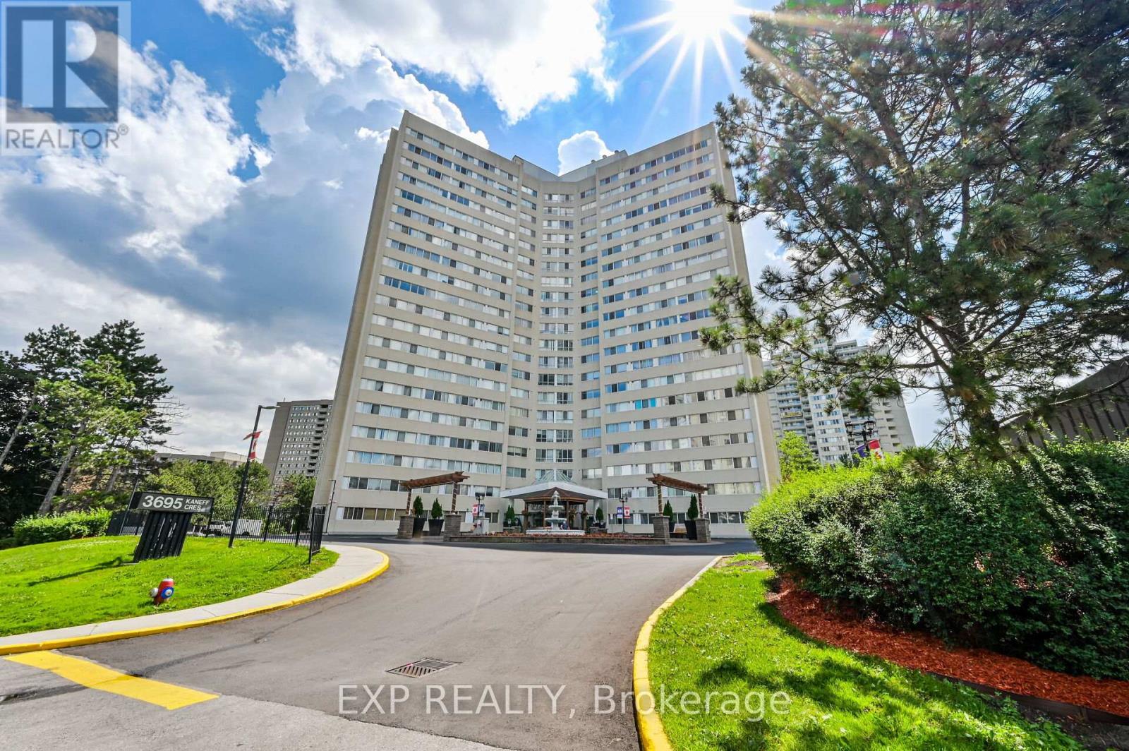 1404 - 3695 Kaneff Crescent, Mississauga, Ontario  L5A 4B6 - Photo 3 - W13553676