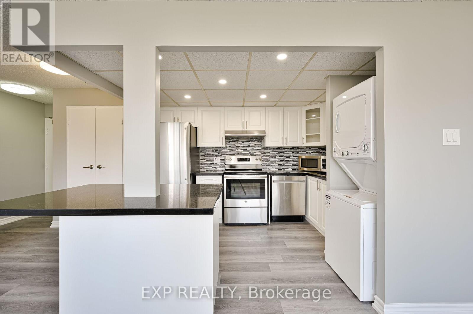 1404 - 3695 Kaneff Crescent, Mississauga, Ontario  L5A 4B6 - Photo 6 - W13553676