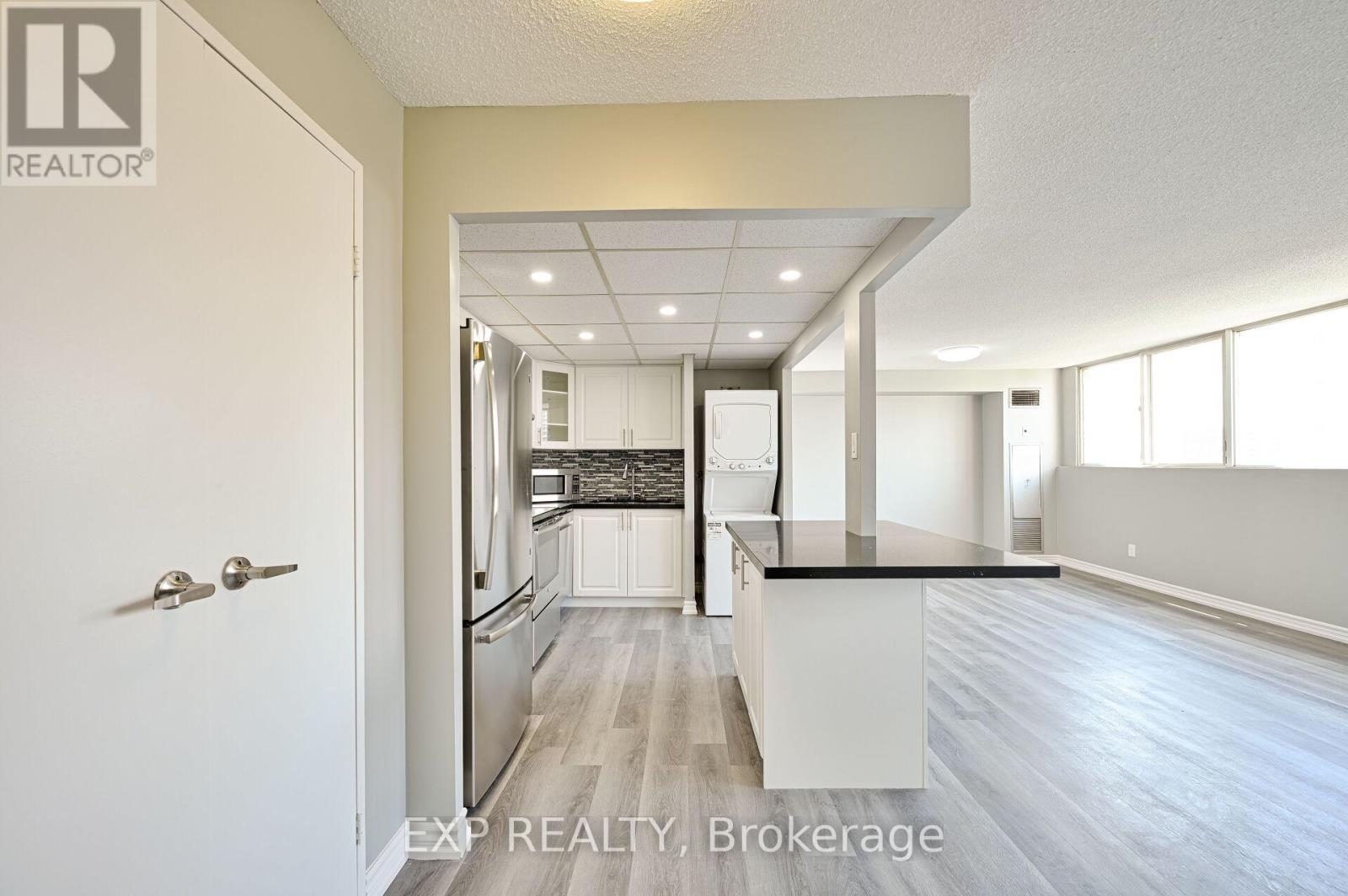 1404 - 3695 Kaneff Crescent, Mississauga, Ontario  L5A 4B6 - Photo 9 - W13553676