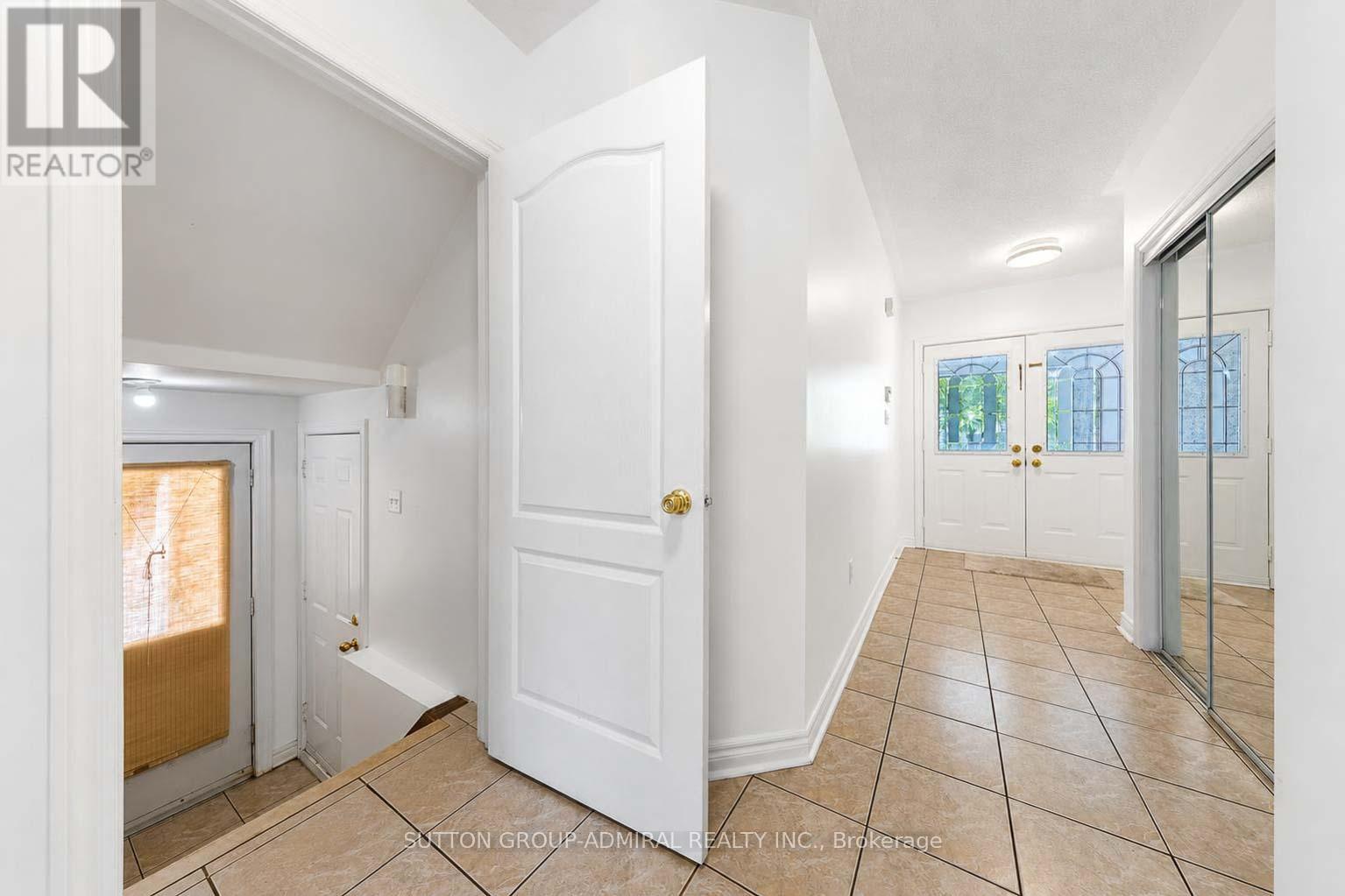 Upper - 189 Warwick Crescent, Newmarket, Ontario  L3X 2S3 - Photo 3 - N13553700
