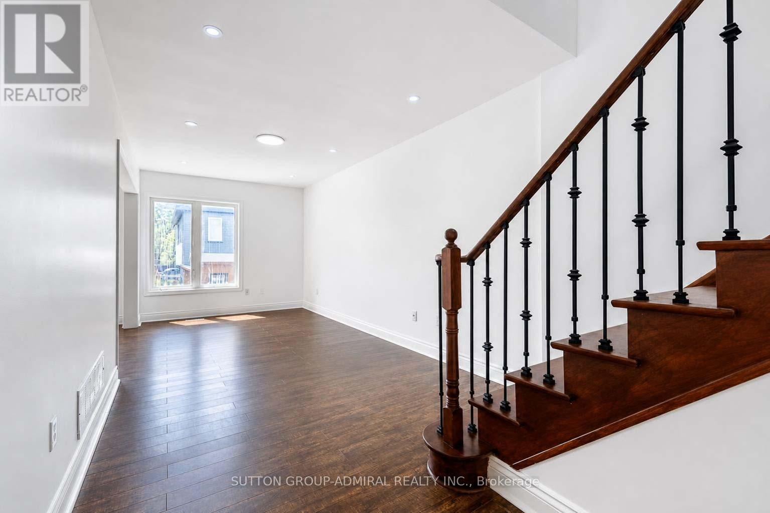 Upper - 189 Warwick Crescent, Newmarket, Ontario  L3X 2S3 - Photo 4 - N13553700