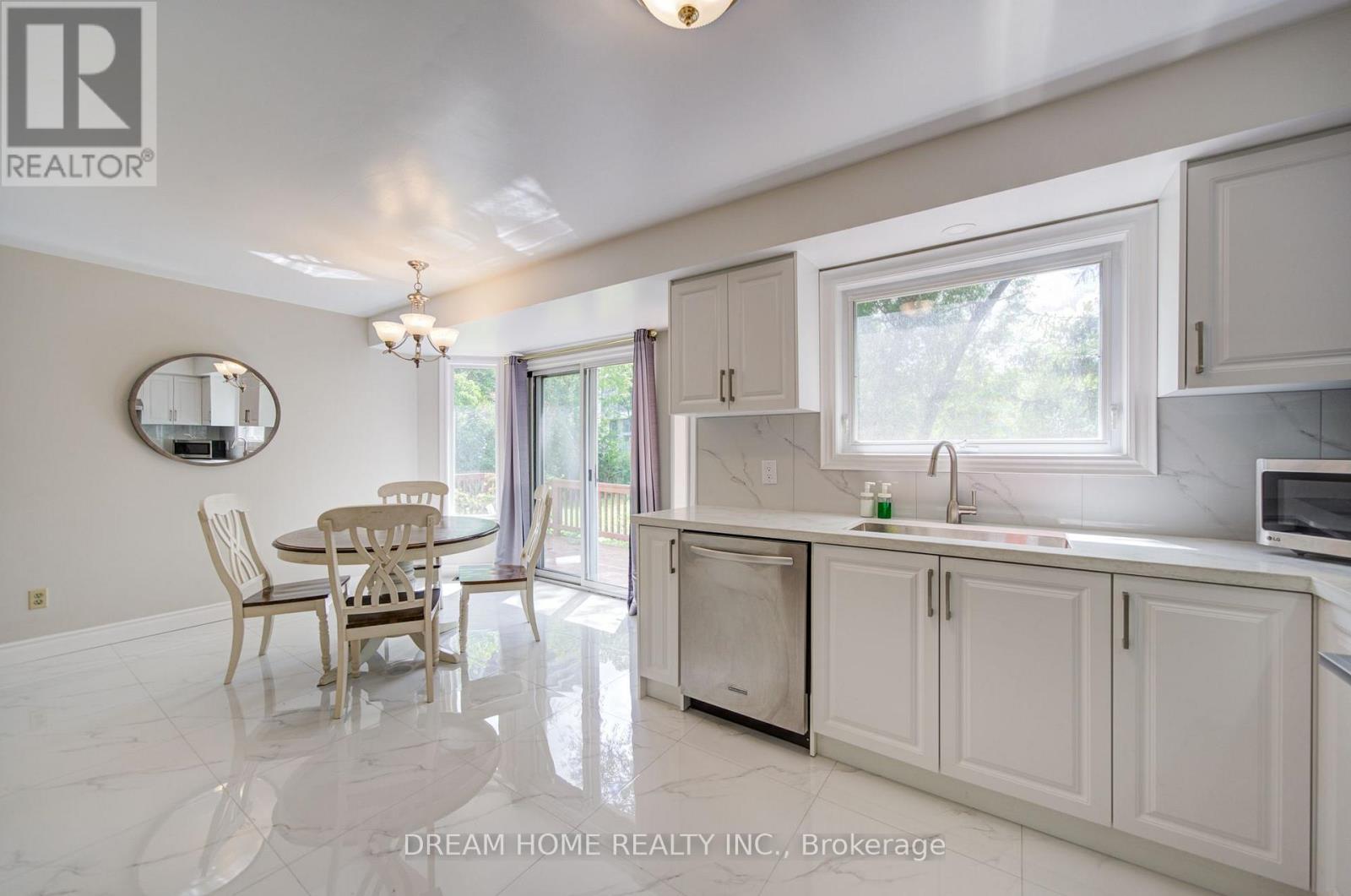 25 Yongehurst Road, Richmond Hill, Ontario L4C 3T3 - Photo 11 - N13553718