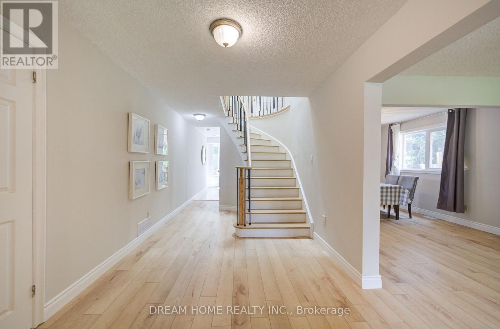 25 Yongehurst Road, Richmond Hill, Ontario L4C 3T3 - Photo 4 - N13553718