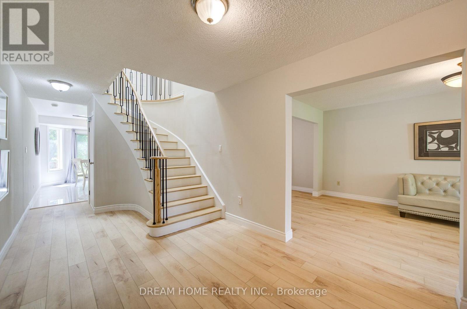 25 Yongehurst Road, Richmond Hill, Ontario L4C 3T3 - Photo 5 - N13553718