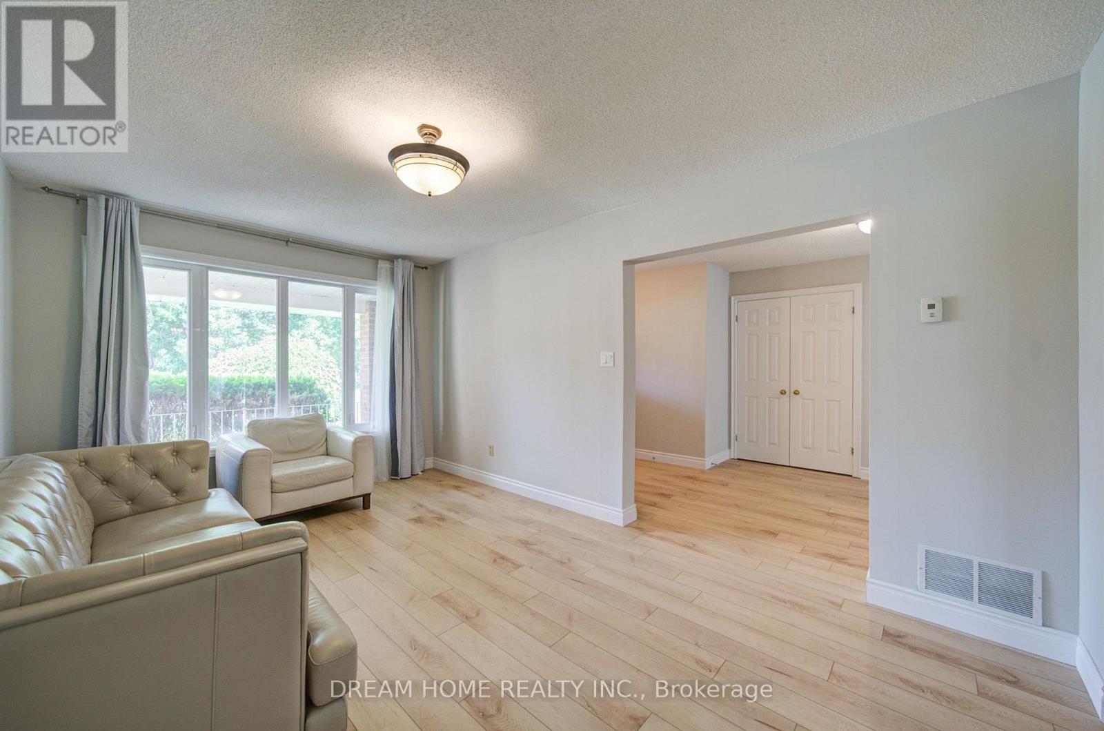 25 Yongehurst Road, Richmond Hill, Ontario L4C 3T3 - Photo 7 - N13553718