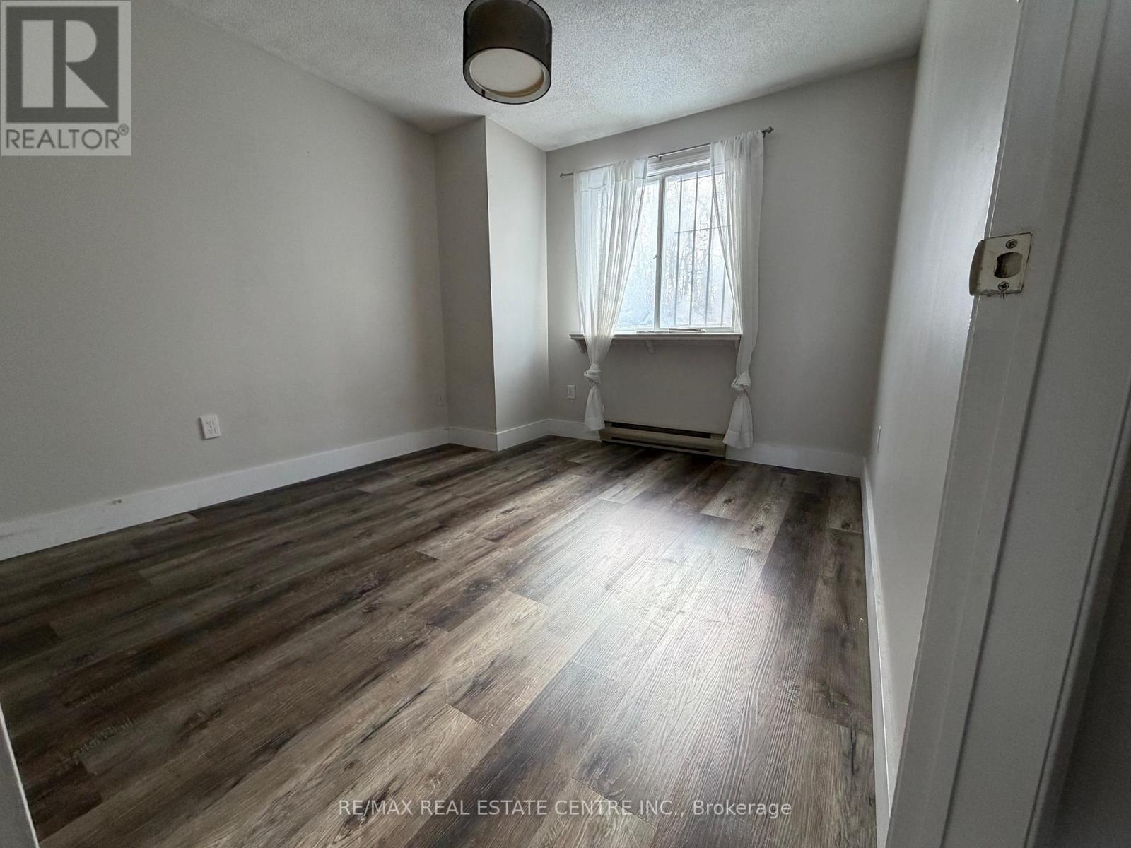 29 - 219 Kingswood Drive, Kitchener, Ontario  N2E 3J5 - Photo 9 - X13553726