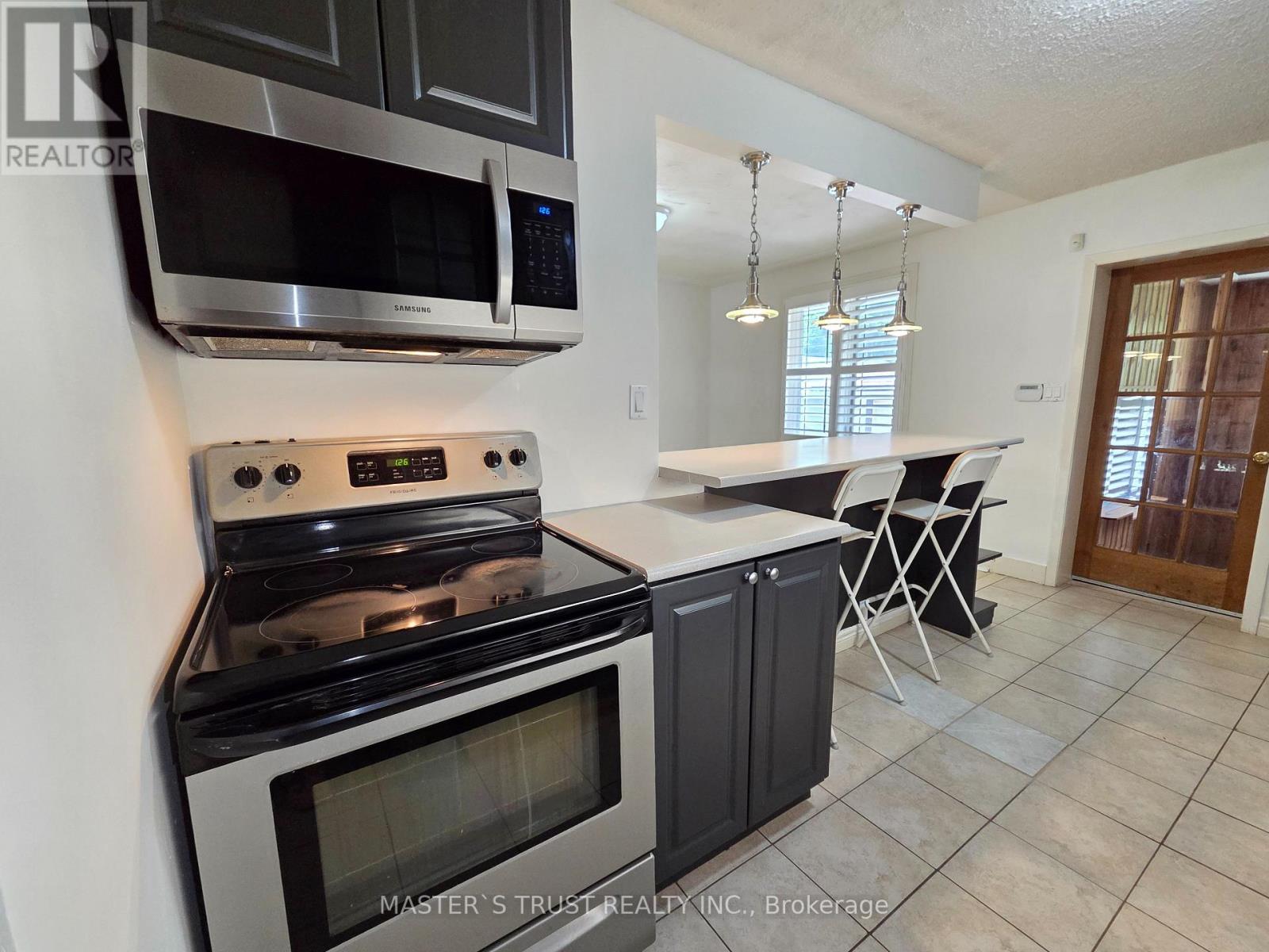 Main Fl - 86 Rockport Crescent, Richmond Hill, Ontario L4C 2L8 - Photo 6 - N13552322