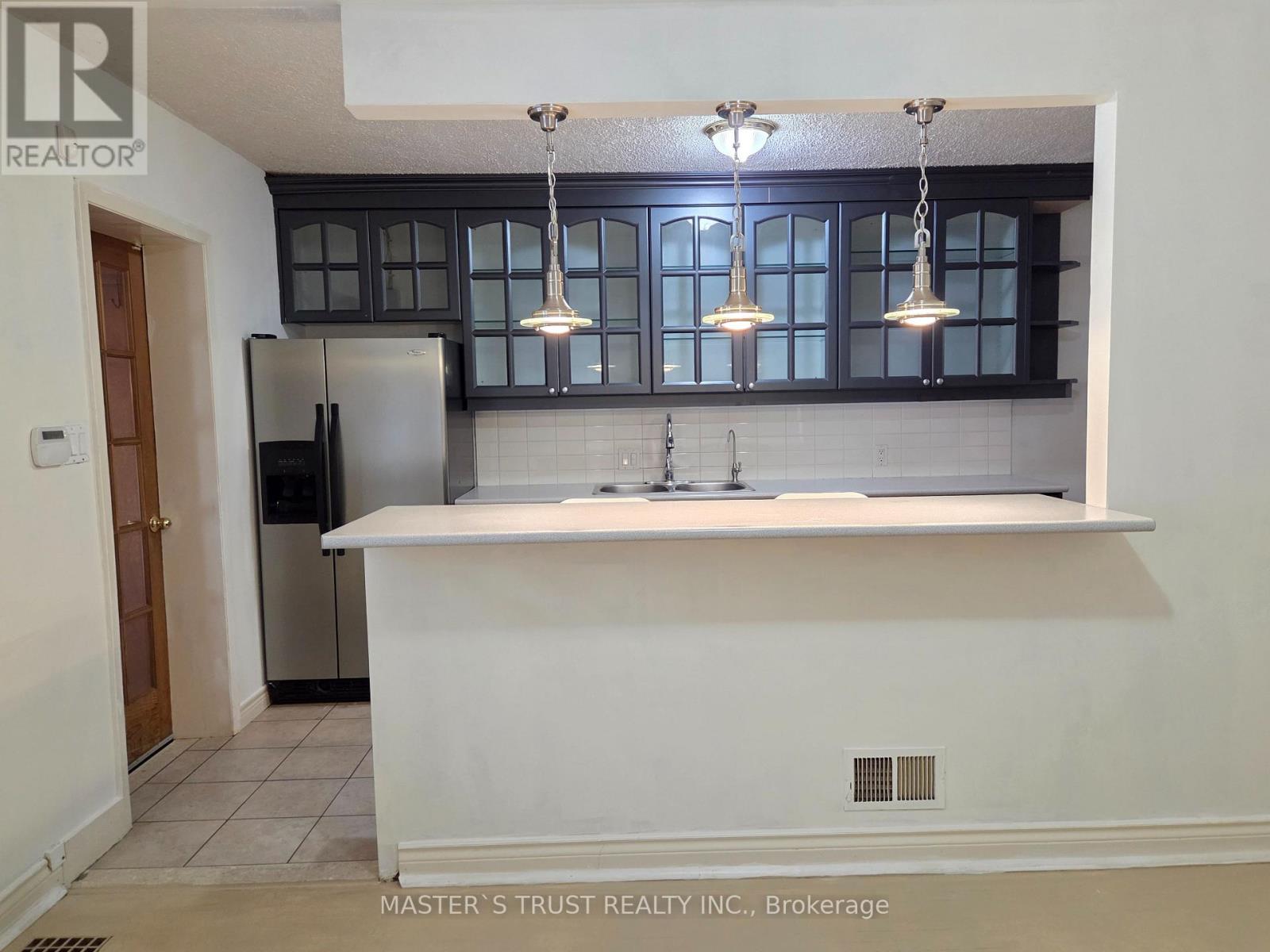 Main Fl - 86 Rockport Crescent, Richmond Hill, Ontario L4C 2L8 - Photo 7 - N13552322